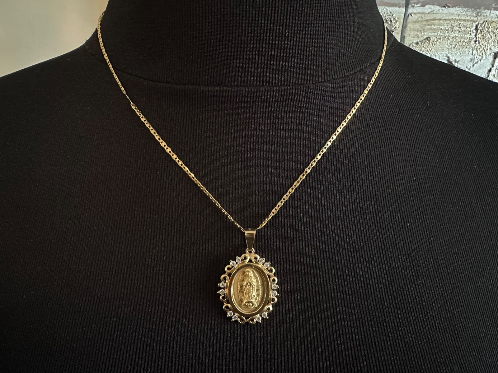 Medallon de oro 00146