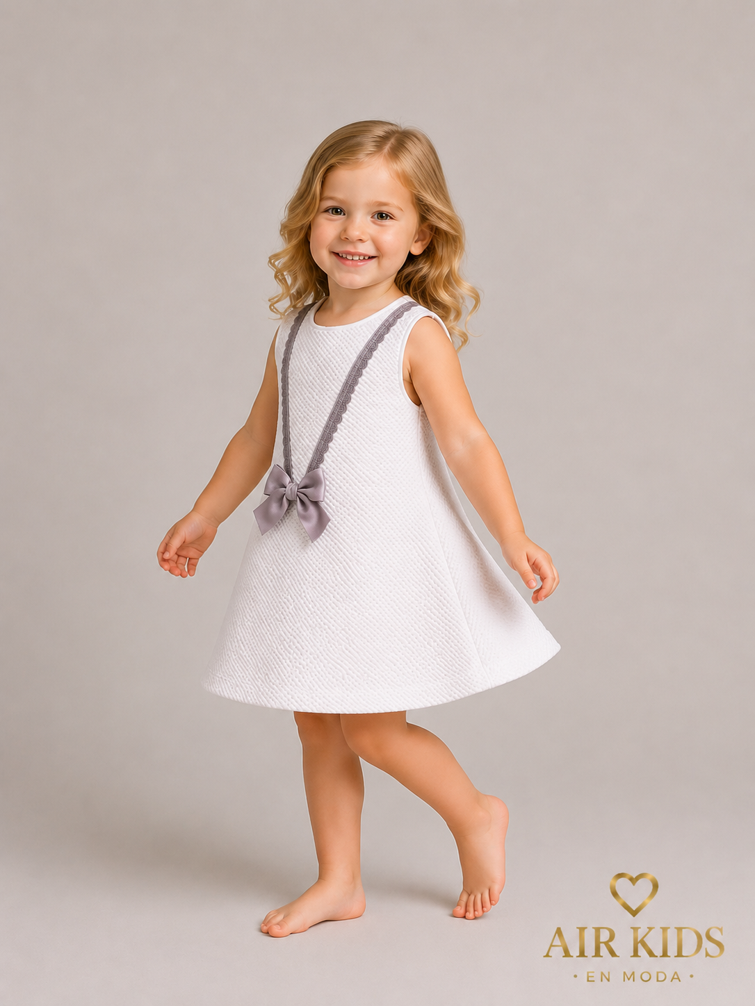 Vestido de piqué con punta de tira bordada y moño gris 344B