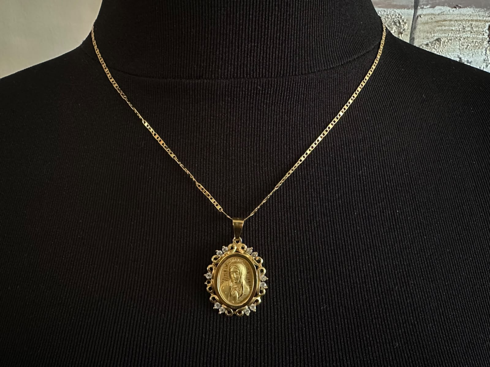 Medallon de oro 00149