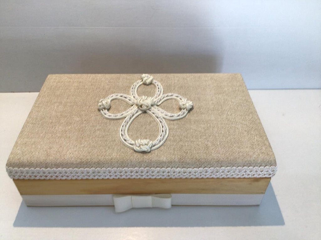 Kit bautizó  en caja para niño modelo cruz 0845