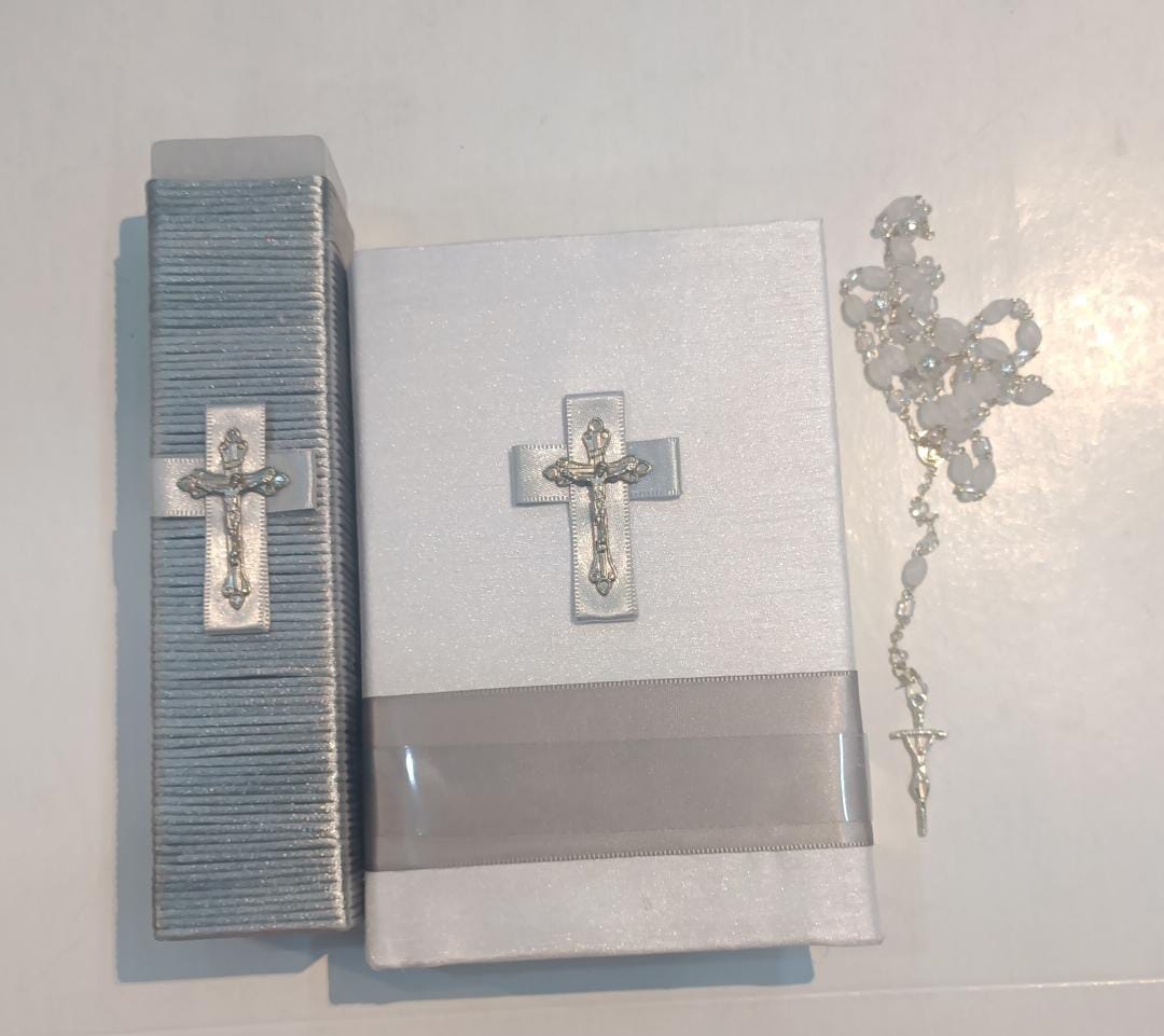 Kit de Primera Comunión Lili para Niño con Biblia 00239